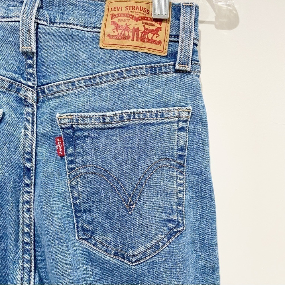 LEVI’S High Waisted Mom Jeans Distressed Medium Wash Size 24 - Picture 7 of 11